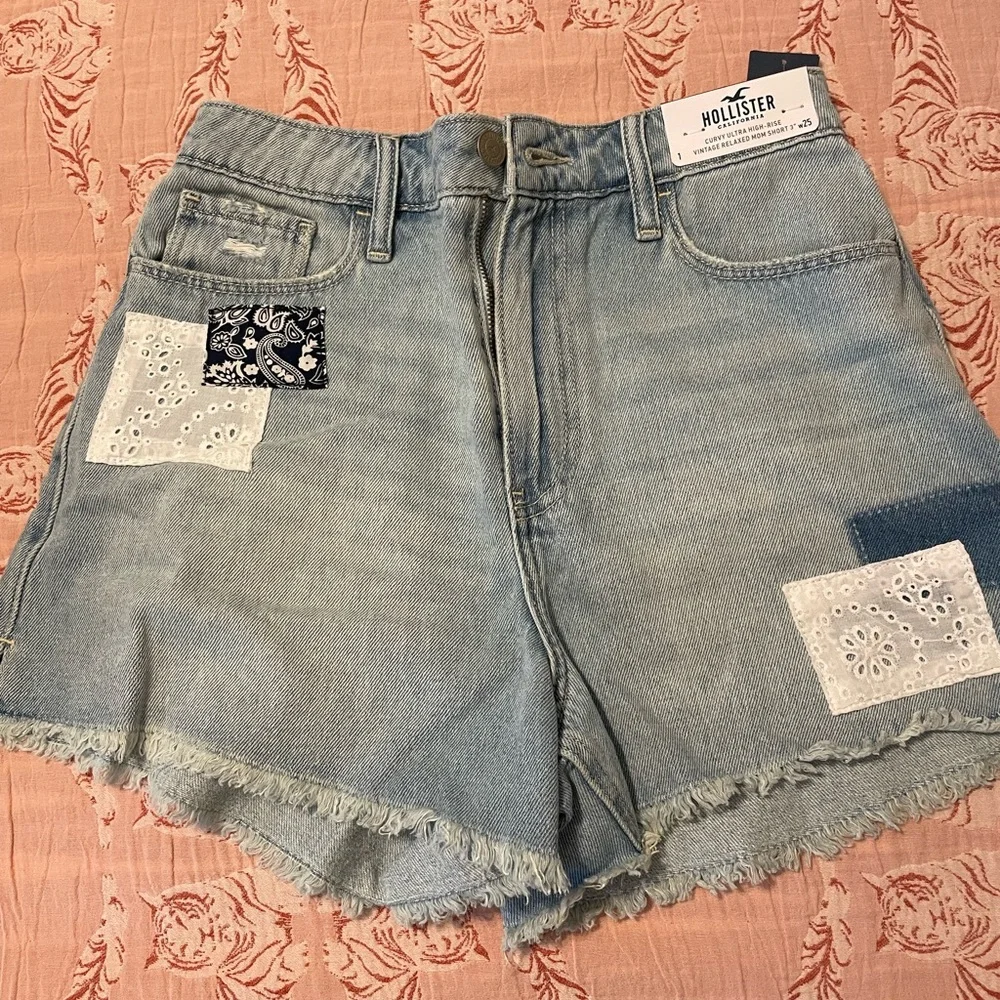 Hollister Shorts NWT Size 1 - Picture 1 of 4